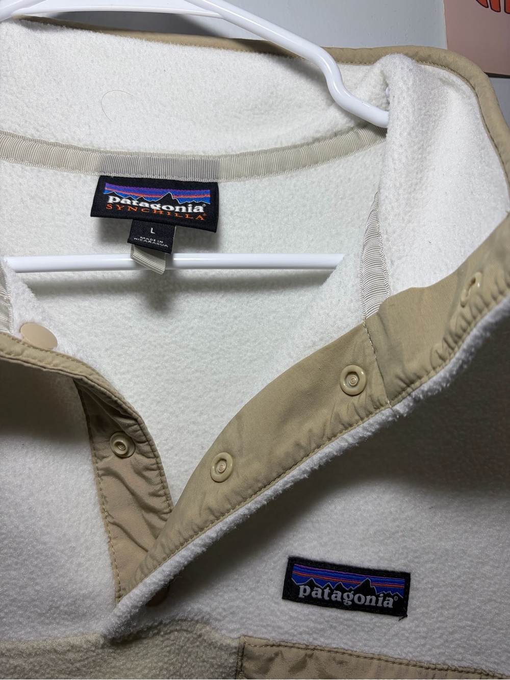 Patagonia Men’s Two-Tone Cream and Tan Zip-Front Fleece Pullover - Picture 3 of 3